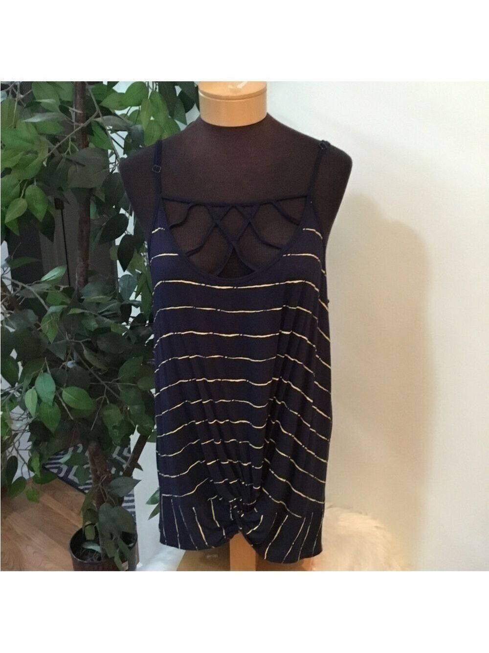 Maurices strappy neckline tank top Womans size XL knotted front NWT